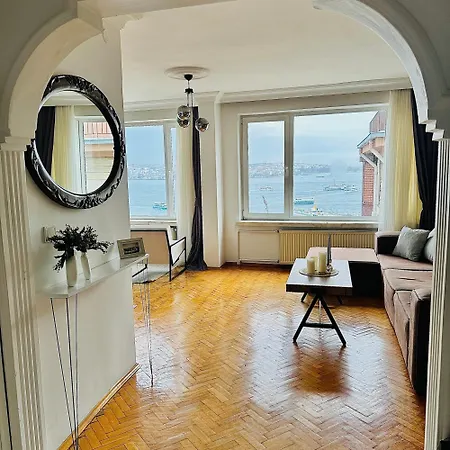 Full Bosphorus View In Beyoglu 伊斯坦布尔
